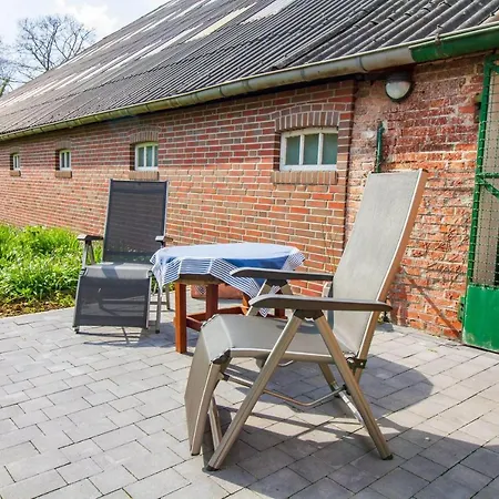 Oma Husen Apartman *