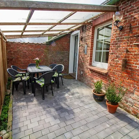 Oma Husen * Krummhörn